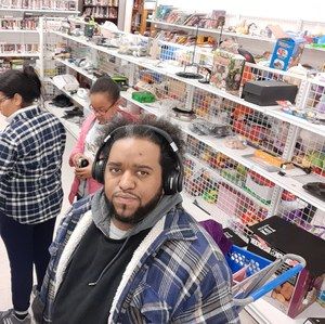 Meet your Posher, Anyelo